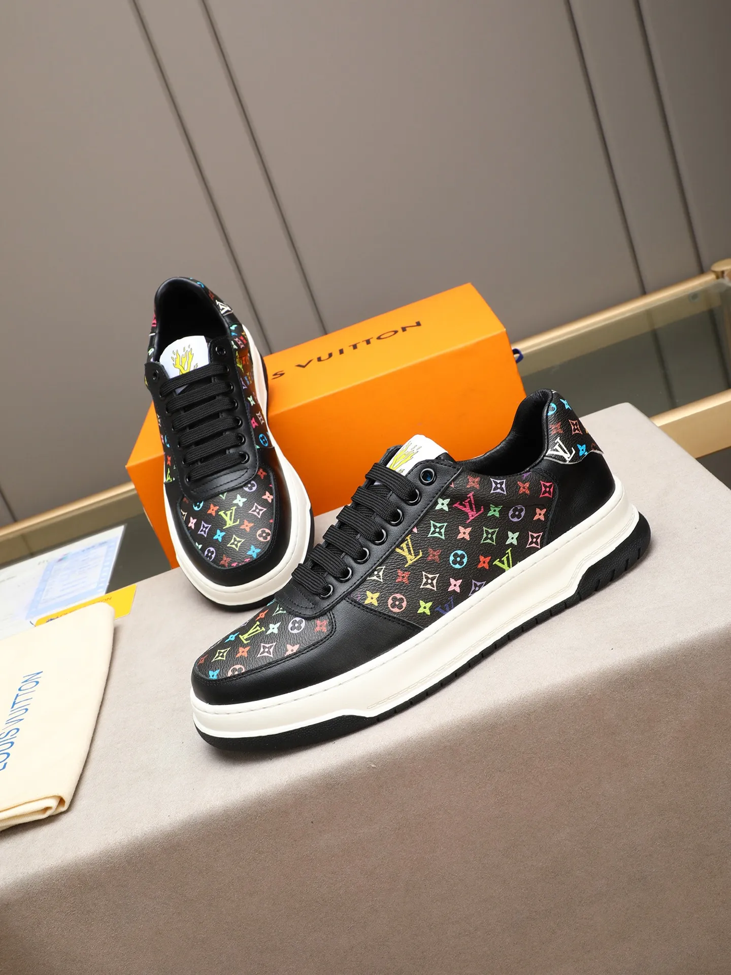 Mainly recommended model 👍👍👍P400 LOUIS VUITTON [Luden Yiwei] - LV upper imported first-layer cowhide combined with LV classic materials 🇩🇪 imported leather lining ➕ non-slip and wear-resistant outsole. Every man's identity is reflected in his elegant and stable upper shoes🚶🏻🚶🏻📯 No matter the wind or rain, the shoe last remains unchanged and can stand the test of time🔍️. ——Code number: 38-44 (45 can be customized)
